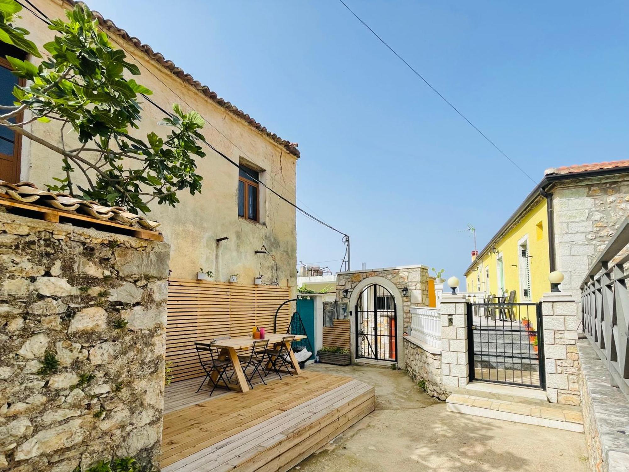 Guesthouse Near The Castle Of Himarë Extérieur photo