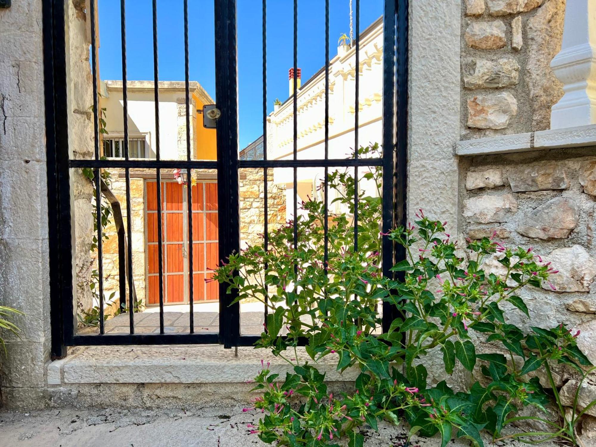 Guesthouse Near The Castle Of Himarë Extérieur photo